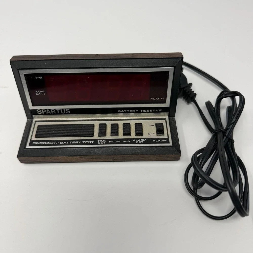 Vintage Spartus woodgrain digital red LED alarm clock Retro Model 1140 Working
